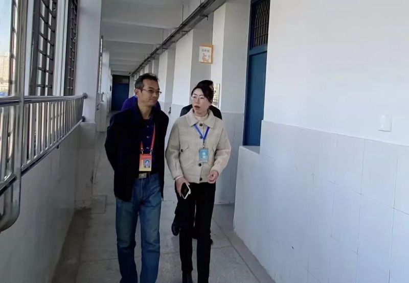 �Ϸ��а���·����Сѧ�������Ű���·У�������ζ�ѧ��У԰ ȫ�涽����ǰ��