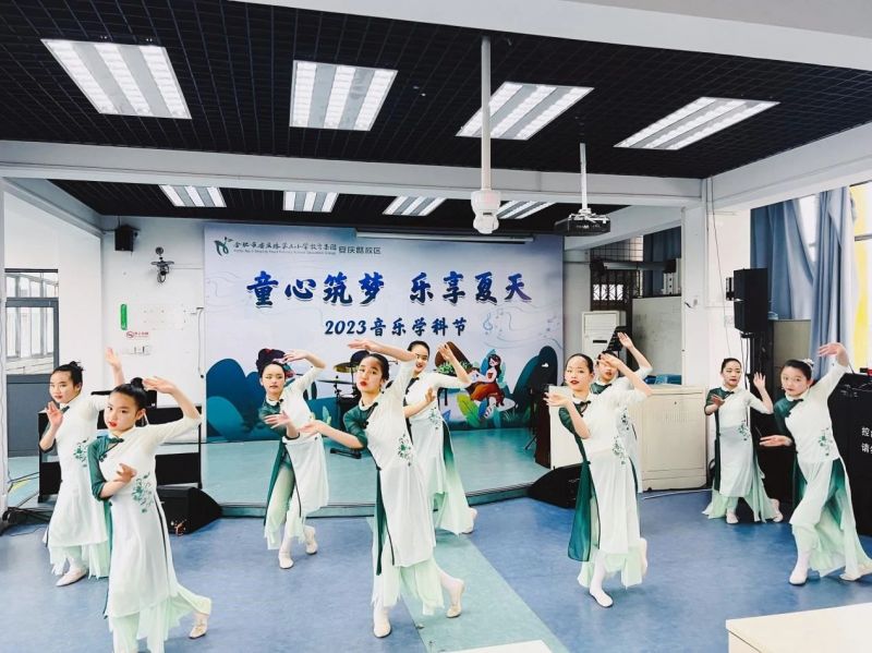 ͯ������ �������졪���Ϸ��а���·����Сѧ����У������ѧ�ƽڱ���