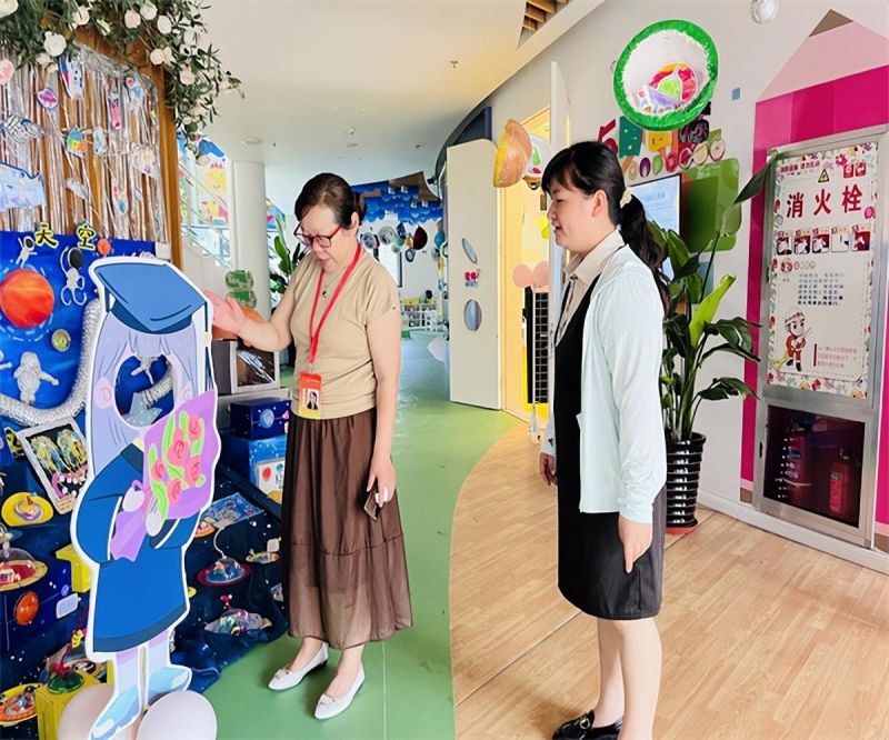 �Ϸ��а��׽������ų���֮���԰��ӭ�����������ѧ���ɳ�