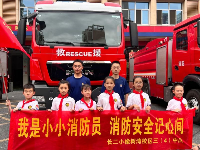 �Ϸ��г���С�����壺����СС����Ա������֪ʶ���ļ�