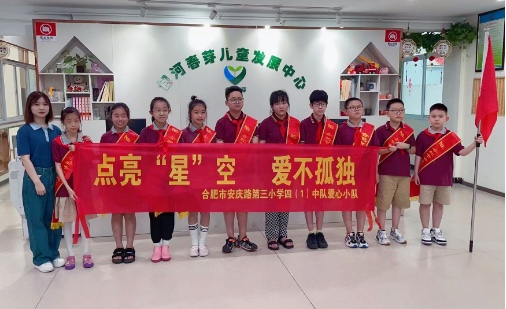 �Ϸ��а���·����Сѧ���������ǡ��գ��ð����¶�