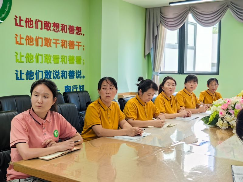 �Ϸ��а���·�׶�԰�������ų���֮���԰����ʳ�ñ���Ա������ѵ