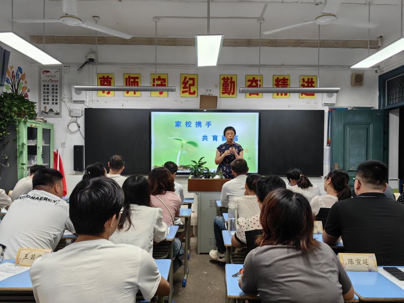 ��У����  �����������������и���Сѧ�ٿ�һ�꼶�ҳ���