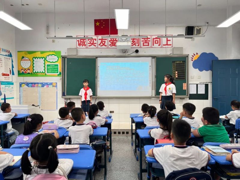 �Ϸ��г���С�ྰ��У����չ���Ҵ��Ϻ�����������ϵ�пγ�