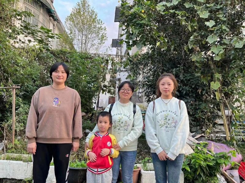 �Ϸ���˫���׶�԰�������ţ��԰����� Я������