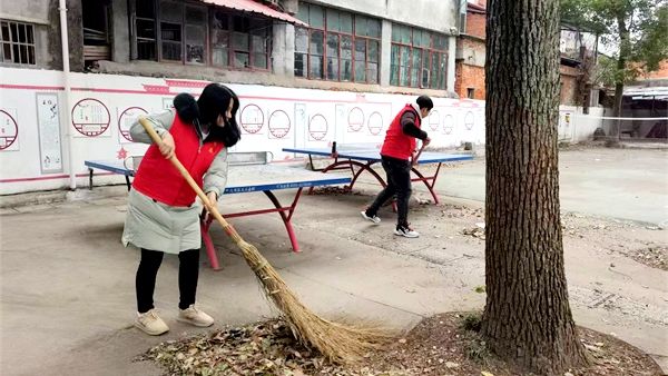 �������ѧУ����Ա��ʦ����ɨ��У԰����ӭ��ѧ