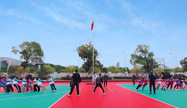 ʮ������ѧУ�����ڣ��κӱ�����ȼ�˶�����