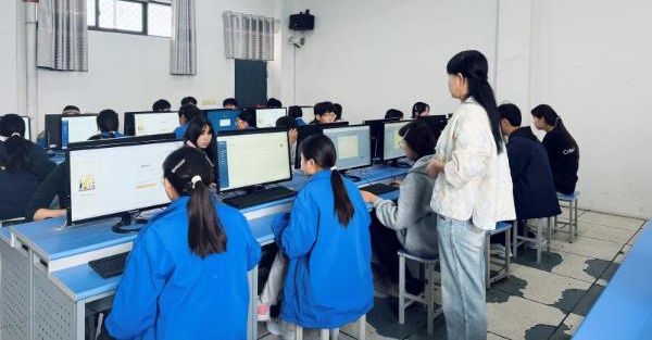 �������п�չȫԱ��������족 �����ഺ�����ɳ�