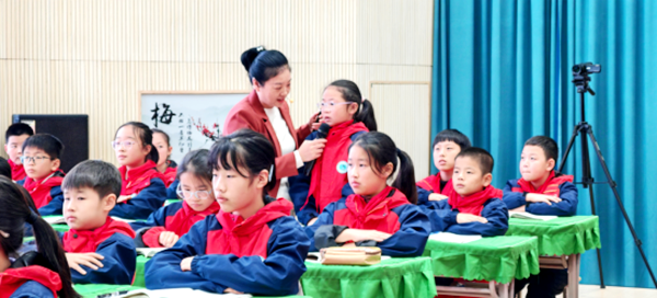 �����������ѧ���ġ��ɹ��ƹ���÷ɽ·СѧԲ������