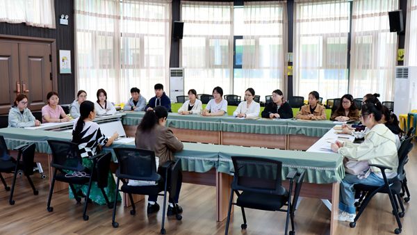 ʯ������׶�԰ӭ����ʦ���о�����ϰ��