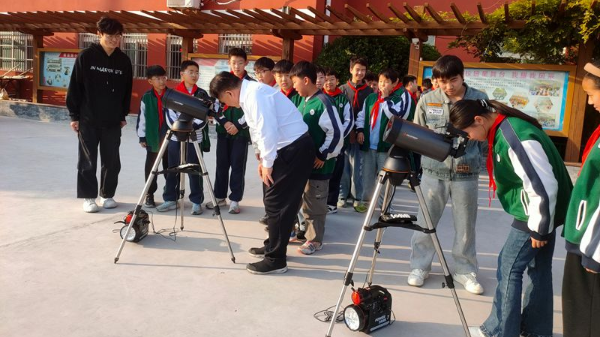 ����̨�������СѧУ԰ ���� ����ʦ����ѧʦ���߽��Ϫ·Сѧ��չ����Сѧ˼��һ�廯���Ŀ��ջ