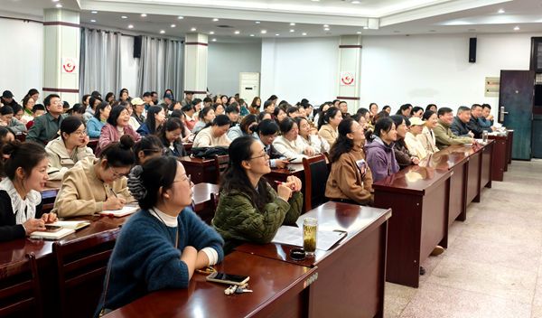 ���Ǹ���+��ѧ���ںϣ�����Сѧ������ʦ�ɳ���ƪ��