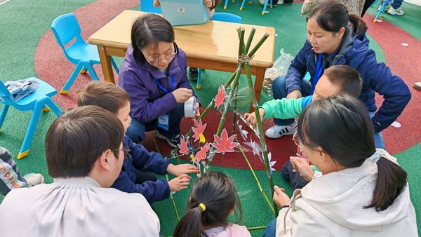 石化大湖幼儿园:秋韵秋趣润童心,亲子共探自然美