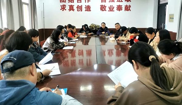 ����Сѧ���ܲ���ӭ��ʡ���ʽ�����⹤��