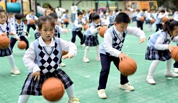 �����˶������ֳɳ����� ������ֱ�׶�԰�����׶���ٱ���