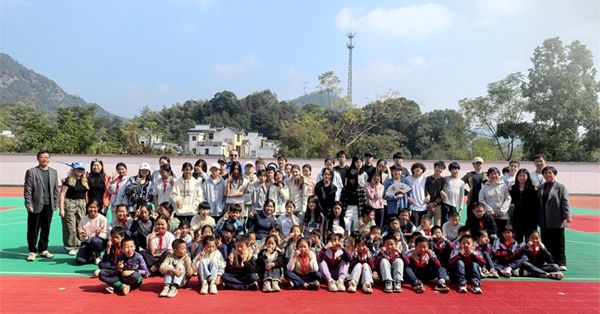 ����ѧ�ӻ������� ����Я�ֹ��ٳɳ� �����Ϻ��ֶ�����ѧУ������������Сѧ��չУ�ʽ����