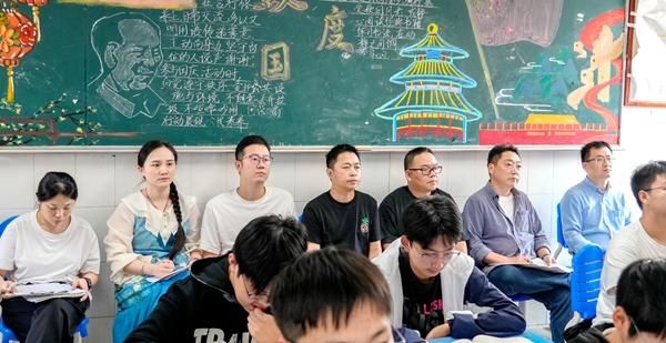 ͭ��һ�п�չ2025���½�ʦ����λ