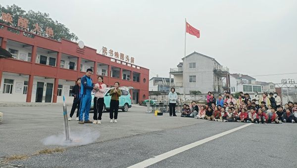 ������춥����Сѧ���պ�����ս�У԰��˫У������ȼ���ꡰ�����Ρ�