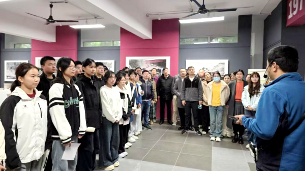 �Ϸ����У���Ӱ���ᱮ ʷ����Ӣ��