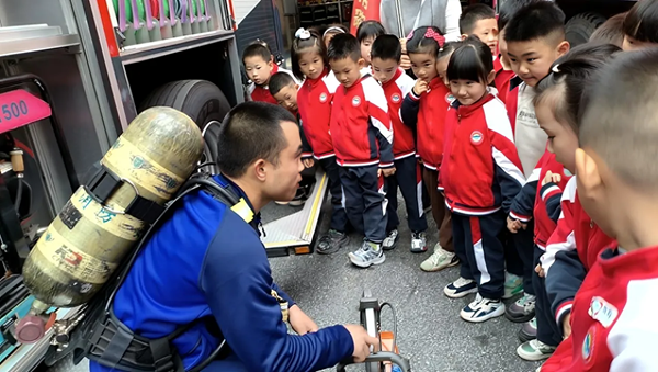 ���������������׶�԰��ͯ���¾����ػ��ߡ�������վ�ﻰ��ȫ