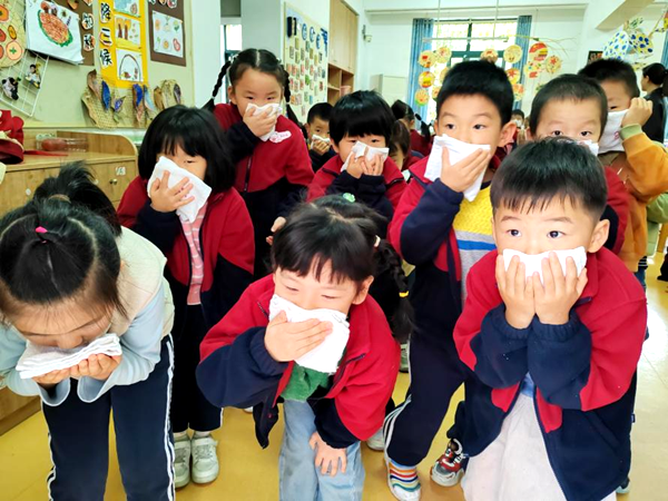 �����׶�԰�����𾯡����������ݡ��̿��顱ʽ����