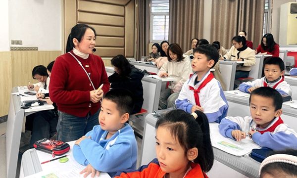 AI������ѧ���ã�����Сѧ̽���ǻ۽�ѧ�·�ʽ