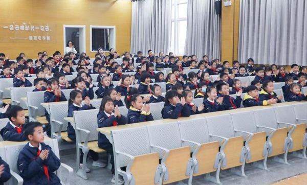 ����·����Сѧ����ģ������У԰ ����������ͯ��