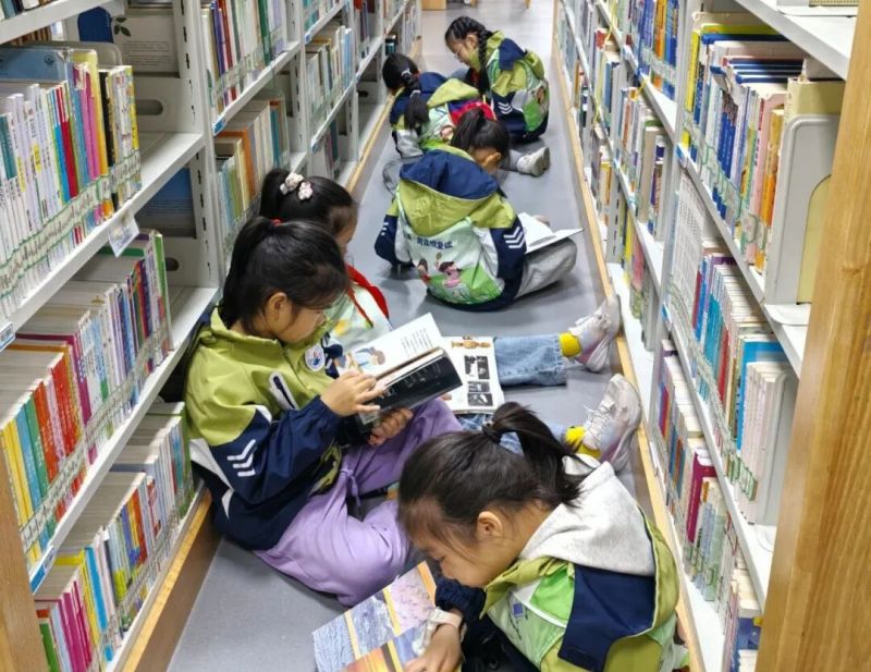 ����ԷСѧ�ö�С����̽�ذ�����ͼ���