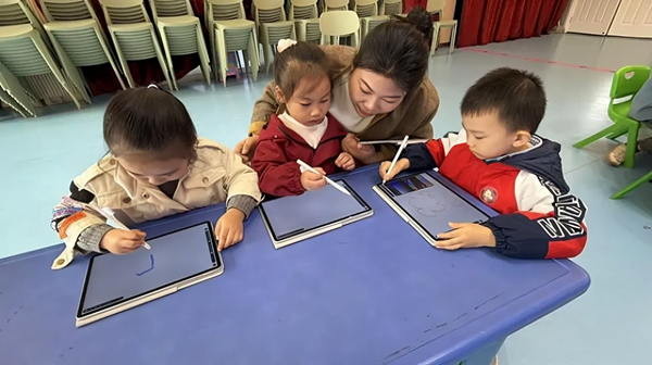 ���������������׶�԰�� СС�������Ρ���ŨŨ�������顱