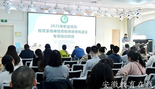 ������2025��ְҵԺУר����ѵ�Ųηð��׽���������԰