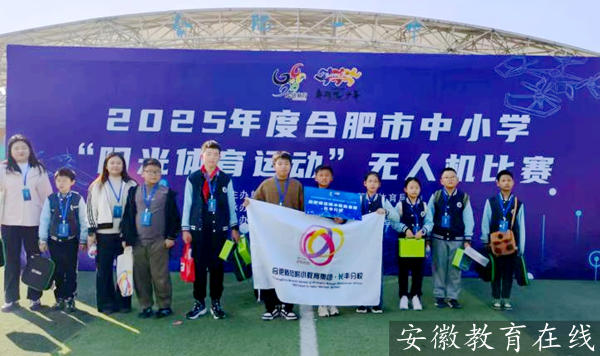 �Ϸ�ʦ����С�����У�ںϷ������������˶����˻�������ն��Ѽ�