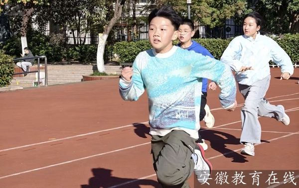 ����Сѧ���ʽ�������˶���Բ������