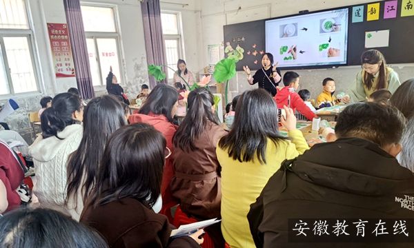 ���������ۺ�ʵ����ѧ���ںϽ��л˳����չ