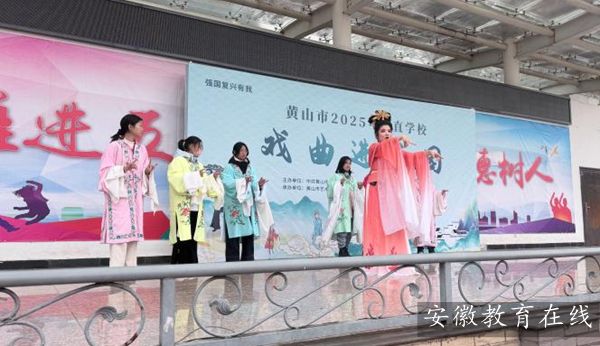 ��Ϫ���У�Ϸ��������У԰ ��ͳ�Ļ�н��