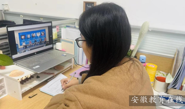 �Ϸ���˫���׶�԰�μ��й�����ѧ�����ʮ�ߴ�ѧ�����ѧϰ