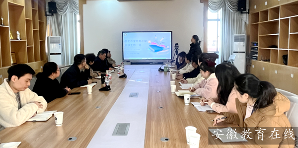 �Ϸ��н�����Сѧ�ٿ� ��������ͯ�ġ� У԰�Ķ������ƽ���