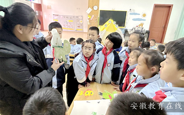 ����ɽ����Сѧ���꼶ѧ��Я����ƤӰ��Ȥ�׶�԰