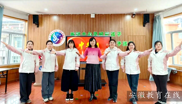 �Ϸ���˫���׶�԰�������ţ��к�ɫ���� ����������