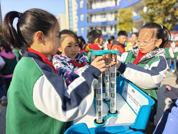 ���Ų���˼ �Ƽ���ͯ�� ��������ʡ���մ��񳵿����Ϫ·СѧУ԰