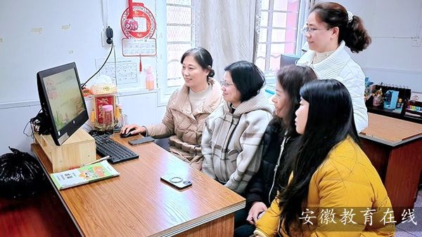 ����Сѧ��ѧ��μӴ������Ƭ�������������λ