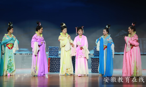 ���շ����ϡ��߽�����ҽҩ�ߵ�ר��ѧУ