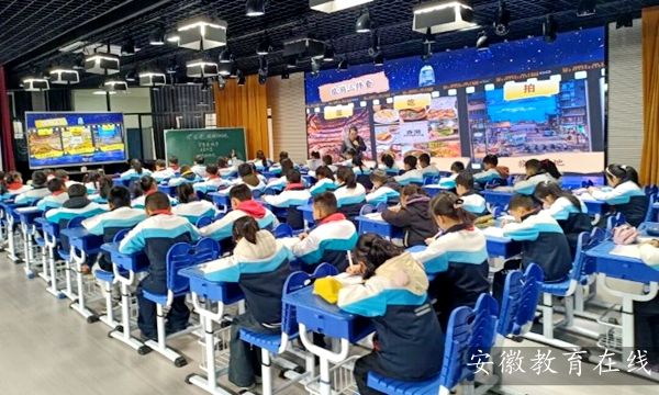 �����ж����سɹ��ٰ�Сѧ�����½̲Ľ�ѧ��Ħ���ֻ