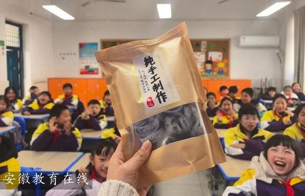 �Ϸ�һ�������Ž������Ÿ���Сѧ���������ꡰ�����ϳ��� ǧ��֪���������