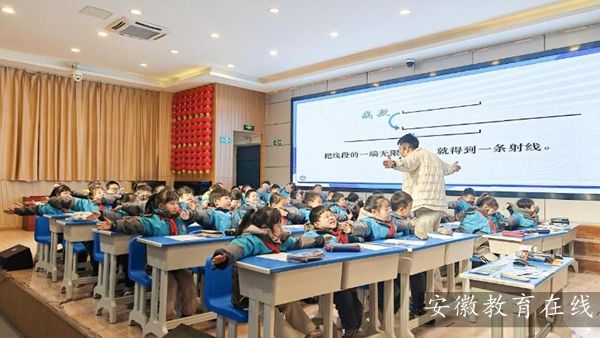 ɽ��Сѧ�а�����Сѧ��ѧ���ҵľ��ʿ��á���ʦ���й�Ħ�