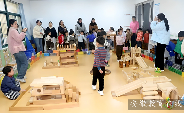 �����׶�԰��չ���չ�Ħ���Ͻ��л