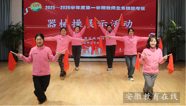 �����׶�԰��չ��ʦ��е��չʾ�