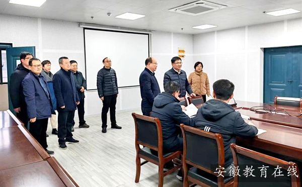 �����н����־ֳ����ֱ�ο������һ�и����꼶���ν�ʦ