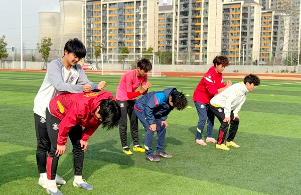 �Ϸ�®������У԰����ѵ���� ��������ں��±��