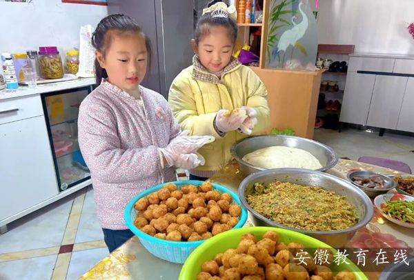 ���������Сѧ�����������ں�ӭ�´� ���ʵ����ͯ��