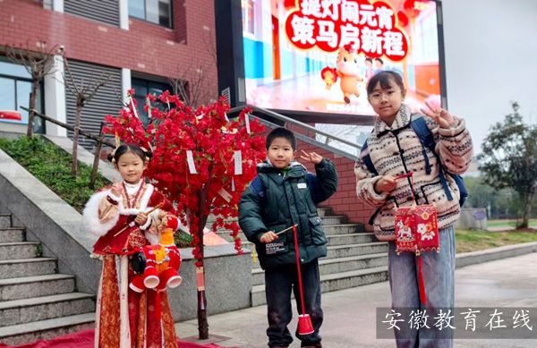 ͭ���н�17����СѧУ���׶�԰ѧ��ϲӭ��ѧ��